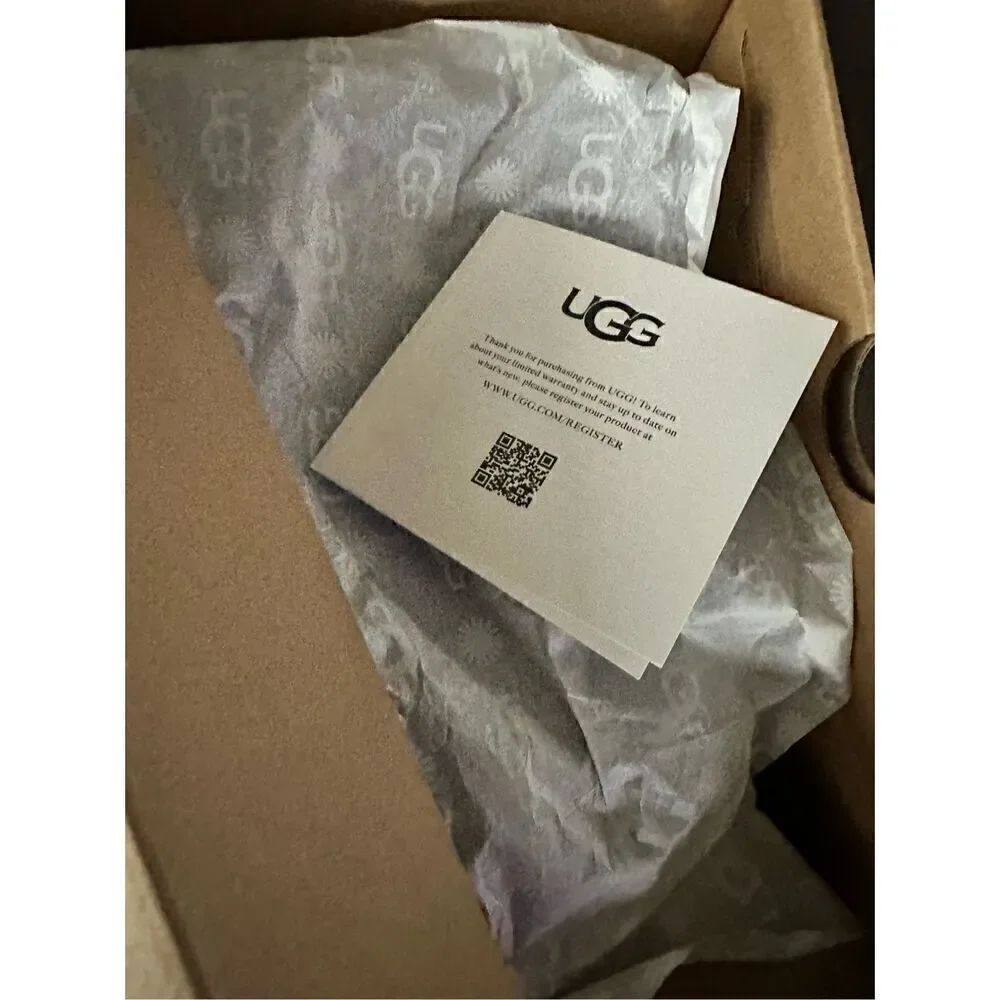 🔥UGG Classic mini Blk Logo boots-size 6